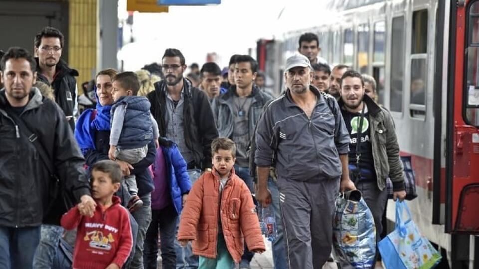 Podľa Hrabka doplatili západné štáty nie na multikulturalizmus, ale na to, že dovolili vznik ucelených komunít migrantov.