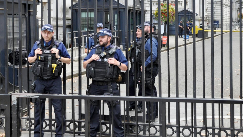 Downing Street 10:  V sídle britskej premiérky Teresy Mayovej hľadajú možnosti, ako z Európy odísť s čo najmenšími stratami.