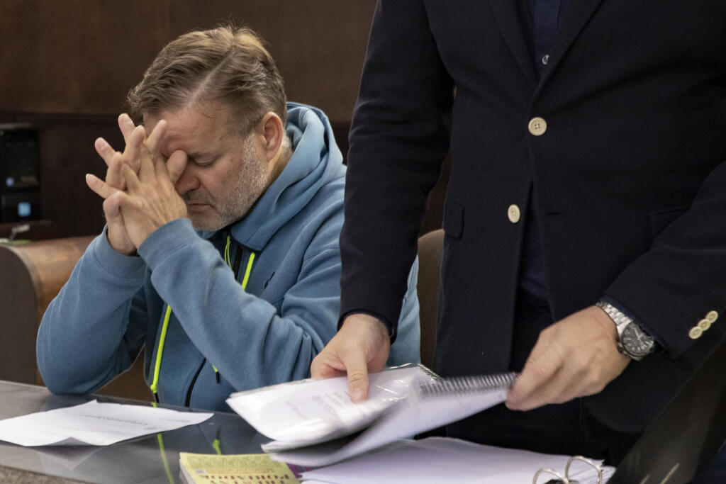 Dušan Dědeček, ktorých spôsobil dopravnou nehodou na Zochovej ulici v Bratislave smrť 5 ľudí sa opätovne postavil pred sú, ktorý rozhoduje o jeho vzatí do väzby.