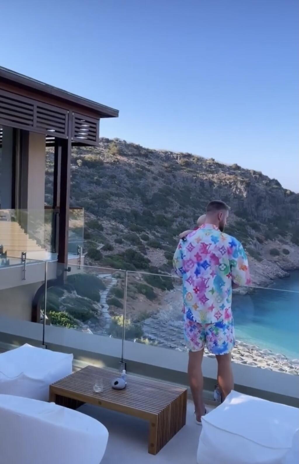 Aj Milan Škriniar nahodil letné oblečenia od populárnej značky.