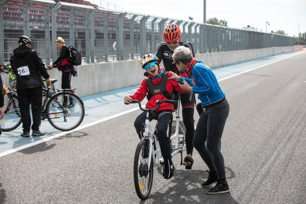 Deti a športovci s intelektuálnym znevýhodnením si zmerali sily v cyklistickom šampionáte na okruhu Slovakia Ring.