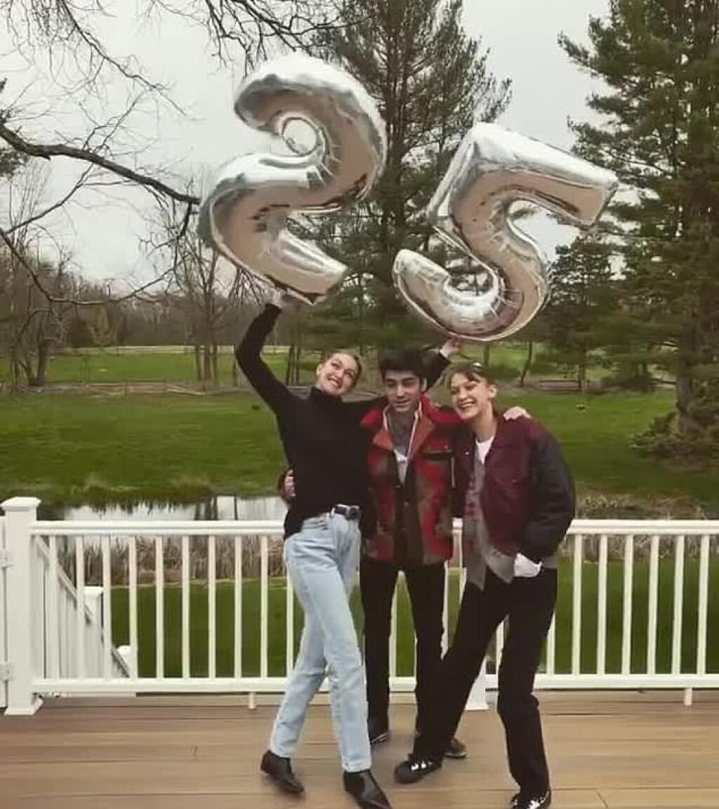 Supermodelka a „dievča z titulky“ magazínu Vogue, 25-ročná Gigi Hadid, ktorej sestrou je o dva roky mladšia modelka Bella Hadid, strávila svoje narodeniny v spoločnosti speváka Zayna Malika.