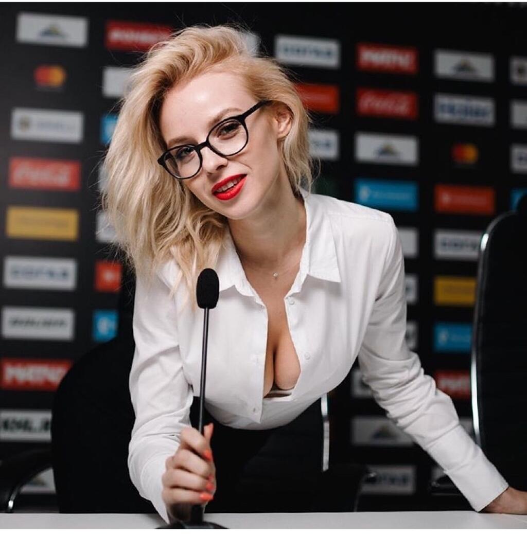Reportérka z Ufy Uljana Trigubčaková nafotila pre hokejistov sexi kalendár.