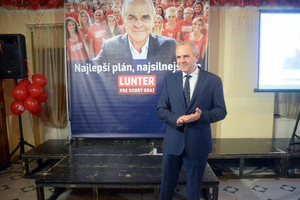 Kandidát na predsedu BBSK Ján Lunter počas čakania na výsledky volieb