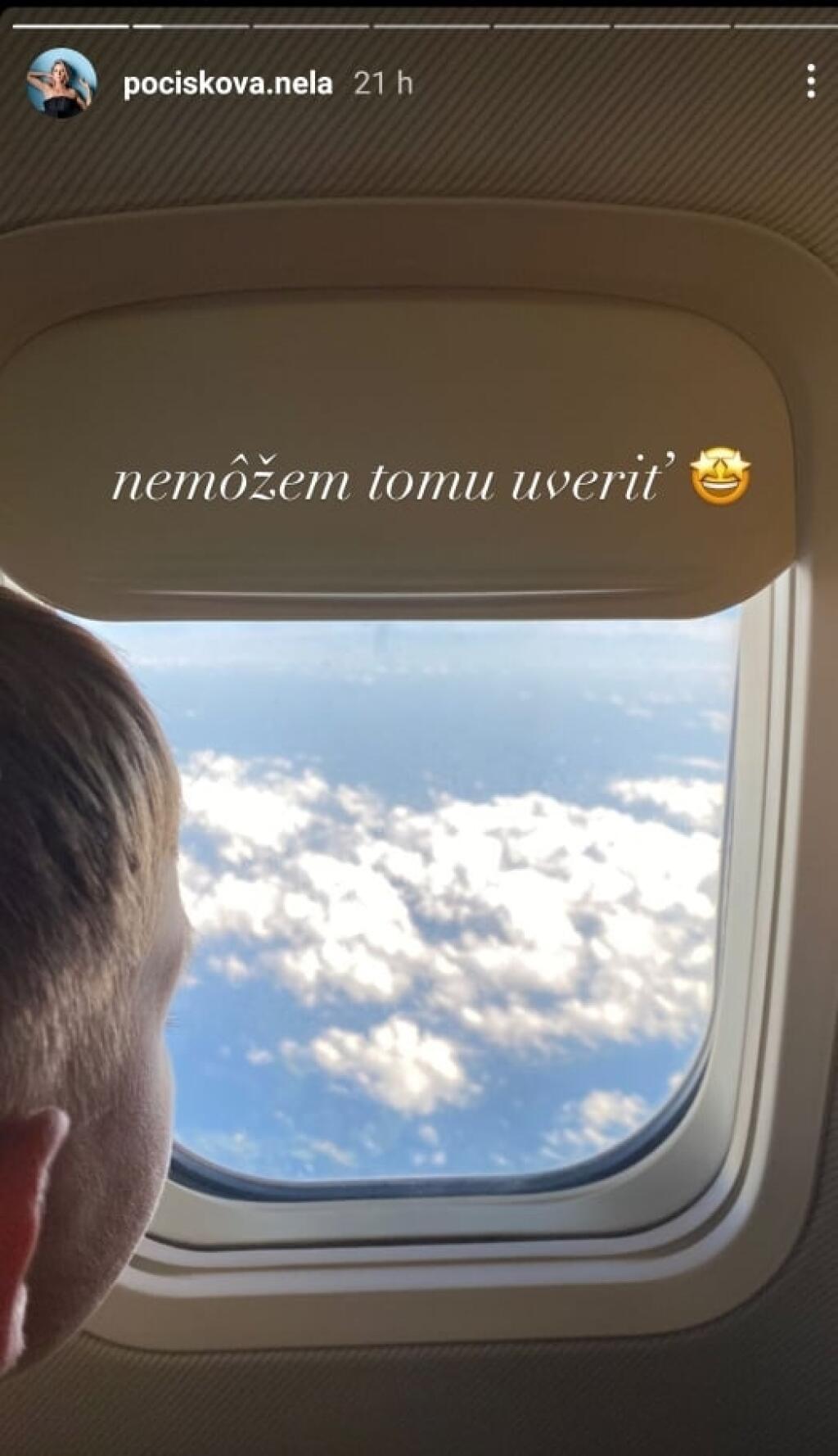 Nela sa pochválila fotkami z lietadla.