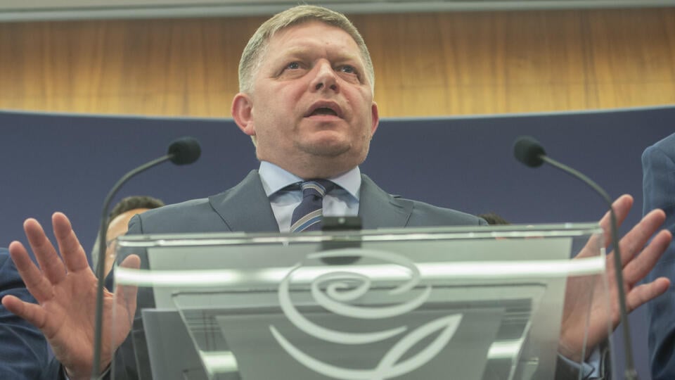 Na snímke predseda Smer-SD Robert Fico počas tlačovej konferencie na tému Ak by bol na Slovensku trest smrti, tak nás títo blázni za politickú prácu povešajú, ako v 30. rokoch v nacistickom Nemecku, 20. apríla 2022 v Bratislave. FOTO TASR - Martin Baumann