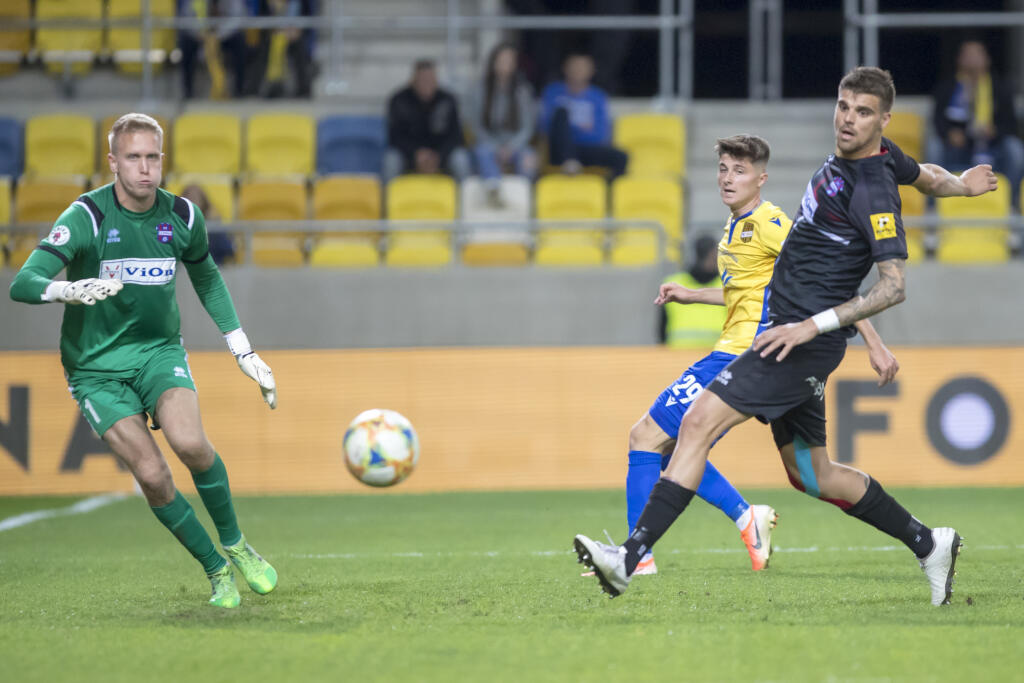 Futbalové kluby už majú od vlády povolenie opäť zarezávať naplno.