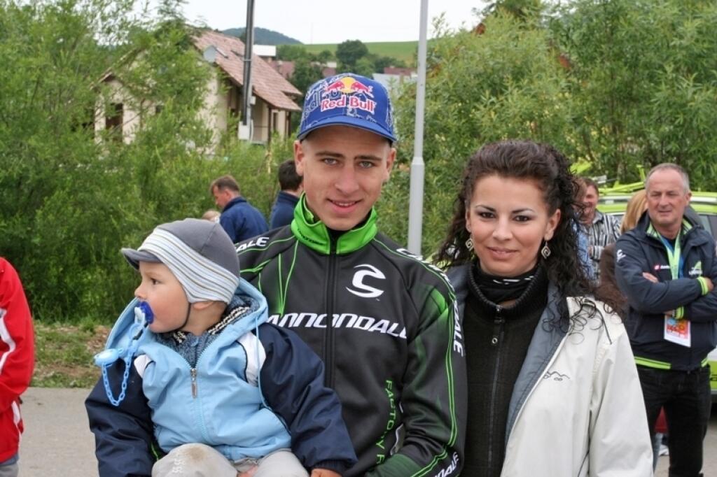 Peter má aj jednu sestru Danielu. Tá však už nosí priezvisko Gardianová.