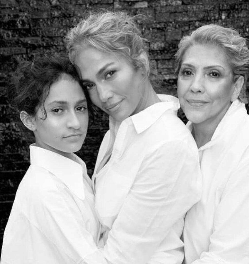 14-ročná dcére Jennifer Lopez Emme je nebinárna: Nebinárny rod je rodová identita, ktorá sa vymyká z klasického binárneho systému. Non-binary osoba sa necíti ani ako žena, ani ako muž.
