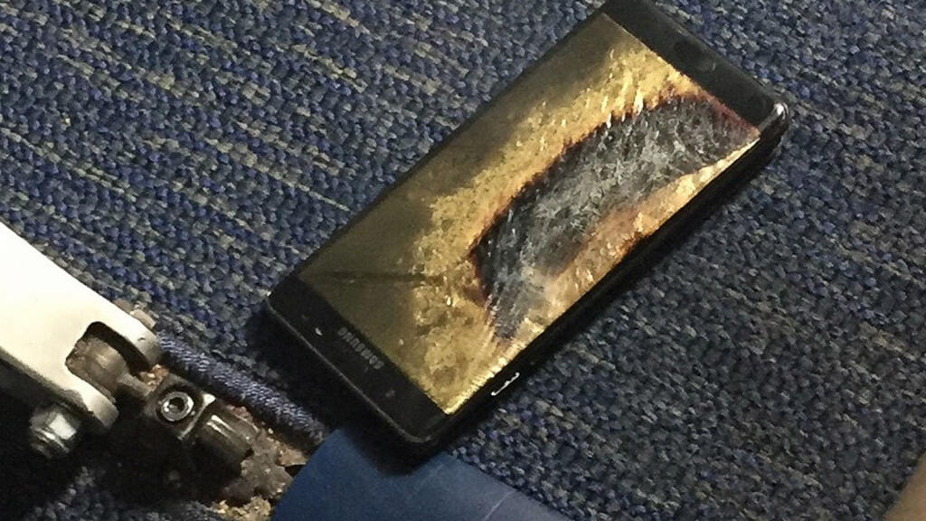 Séria Galaxy Note bola negatívne poznačená pri siedmej generácii, kedy niektoré kusy samovoľne horeli či vybuchovali, vďaka problémom s batériou.
