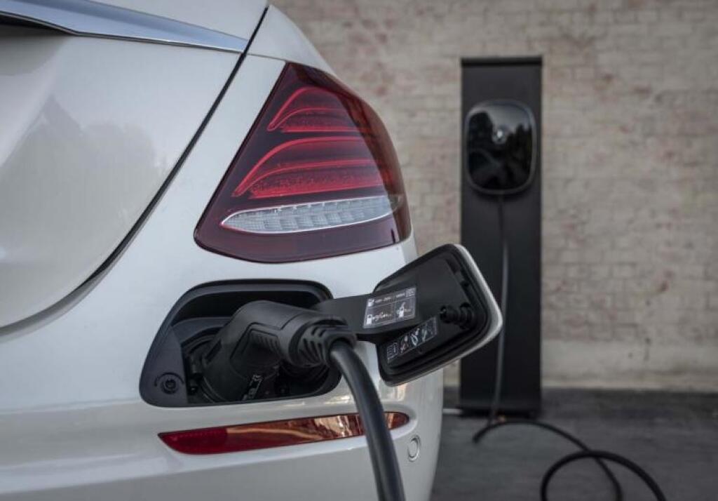 Mercedes-Benz E300de: Diesel ešte žije