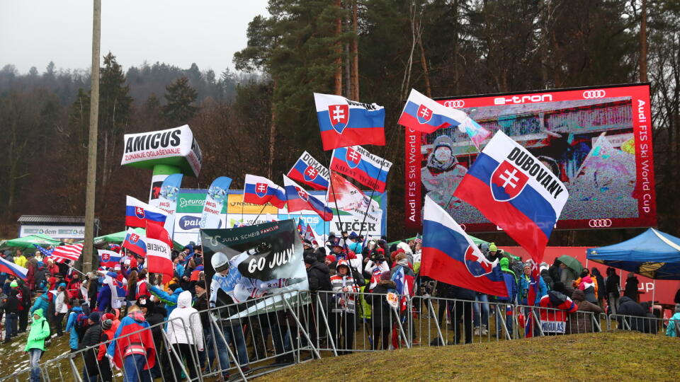 Petra Vlhová mala v Maribore početný slovenský fanklub, ktorý vytvoril parádnu atmosféru.