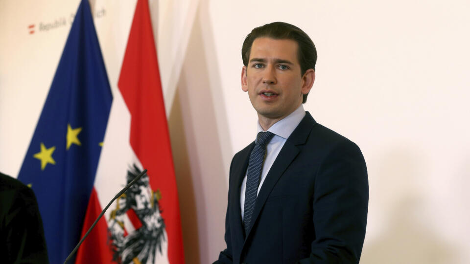 JB 7 Viedeň - Na archívnej snímke zo 16. júna 2020 rakúsky kancelár Sebastian Kurz počas tlačovej konferencie vo Viedni. Rakúsko pre narastajúci počet prípadov nákazy novým koronavírusom, súvisiaci s ľuďmi vracajúcimi sa zo zahraničia, sprísňuje kontroly na svojich východných hraniciach. Vydalo tiež varovania pred cestami do Rumunska, Bulharska a Moldavska. Po stredajšom zasadnutí rakúskej vlády 8. júla to oznámil kancelár Sebastian Kurz. FOTO TASR/AP
Austrian Chancellor Sebastian Kurz speaks
