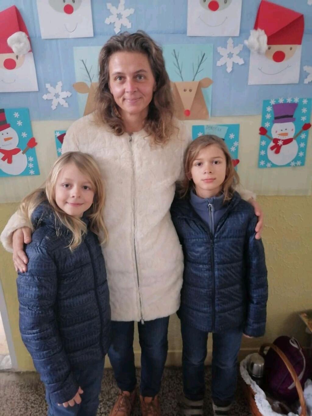 Zuzka svojich synov učí doma. Škola im nesedela, iba druhorodenému klasické vzdelávanie pasovalo.