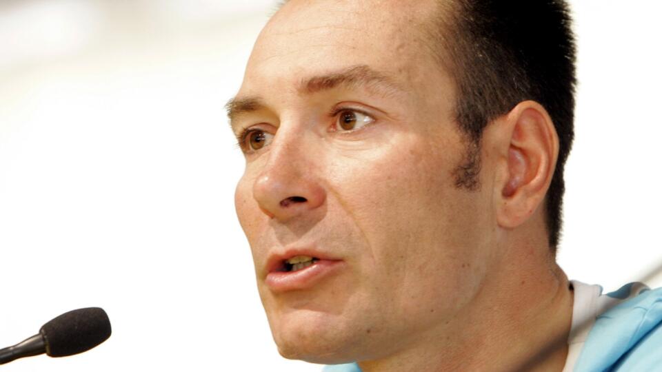 Zabel vyhral na Tour de France zelený dres šesťkrát po sebe.FILE - In this Sept. 26, 2008 file photo Germany's cyclist Erik Zabel answers reporters' questions a press conference, at the road World cycling Championships, in Varese, Italy. Retired rider Zabel