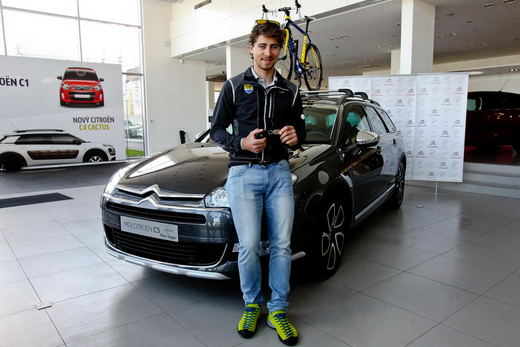 Sagan vhupol do cyklistiky a zbieral okamžite víťazstvá a úspechy. S tým prichádzali sponzori, ktorí mu, napríklad, dávali aj takéto autíčka.