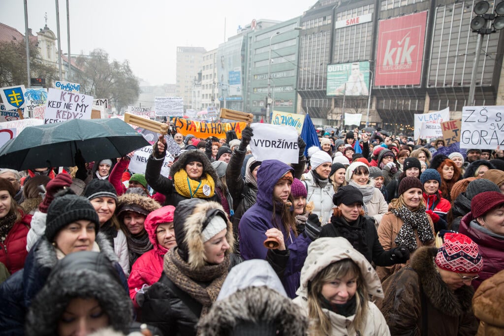 Štrajkujúci učitelia: Sú porušované naše základné ľudské práva