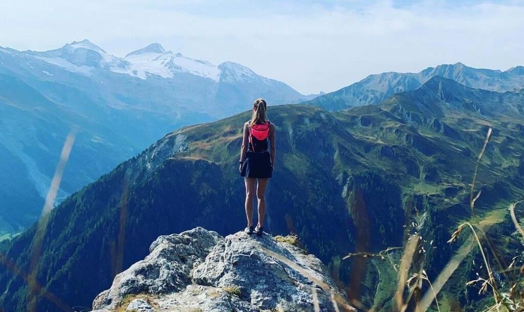 „Môžem s ňou prebrať aj iné ako športové veci, už som ženu pri sebe potrebovala. Veľa s ňou cvičím, možno sa moje telo aj trochu zmenilo, keďže využívam aj iné svaly a vďaka tomu sa po fyzickej stránke cítim ešte oveľa silnejšia,“ povedala slovenská lyžiarka na margo fyzioterapeutky Ivany Gasparek.