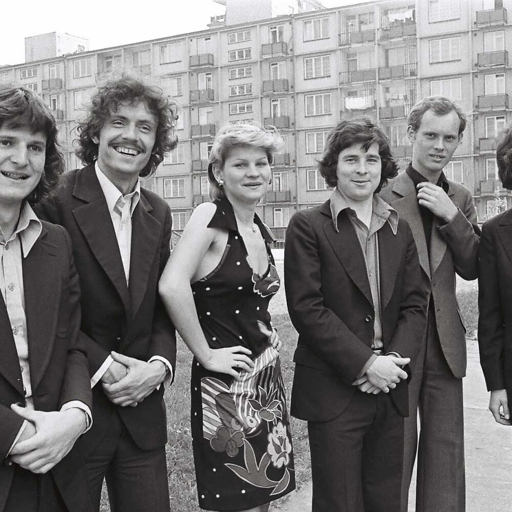 Elan, 1975
