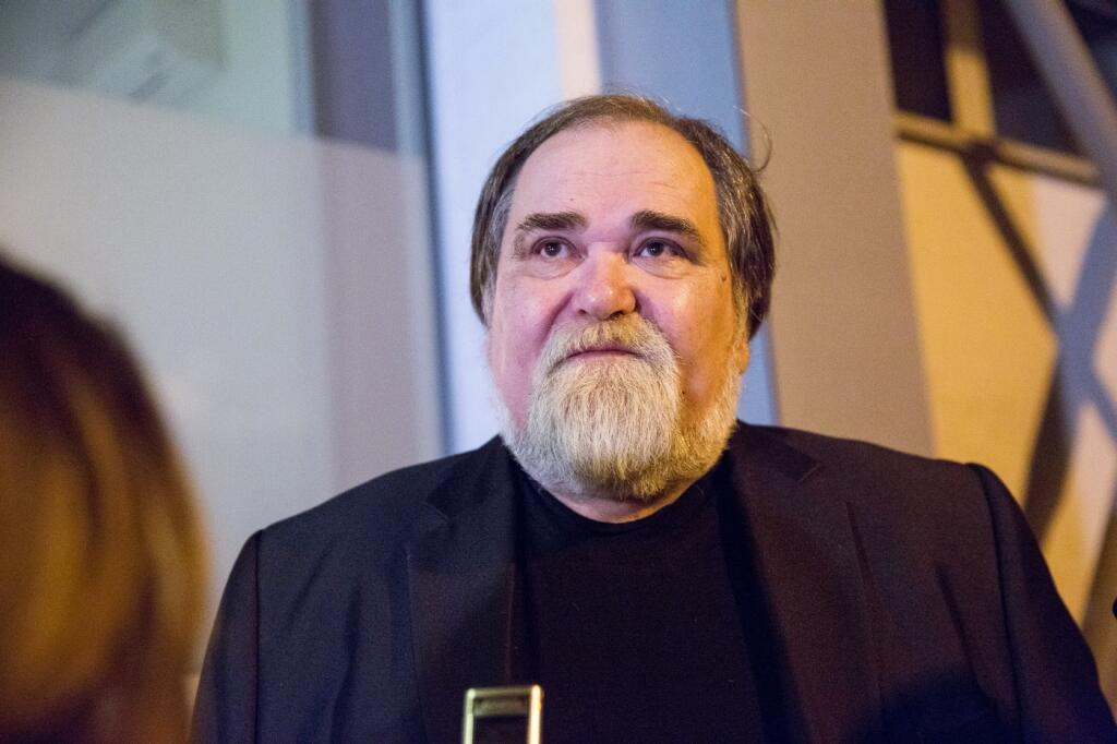 Podpredseda poslaneckého klubu Miroslav Číž pred volebnou centrálou strany SMER-SD po ukončení volieb