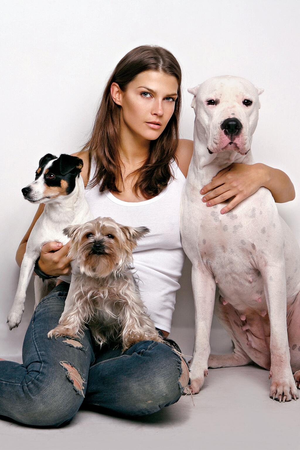 Príbeh známych, Miroslava Luberdová, vicemiss Slovensko, vicemiss Europe, modelka, pes
Foto: Stanislava Hanusz Hricová
Uverejnené: Báječná Žena č. 1/09
pôvodný súbor:Mirka01.eps