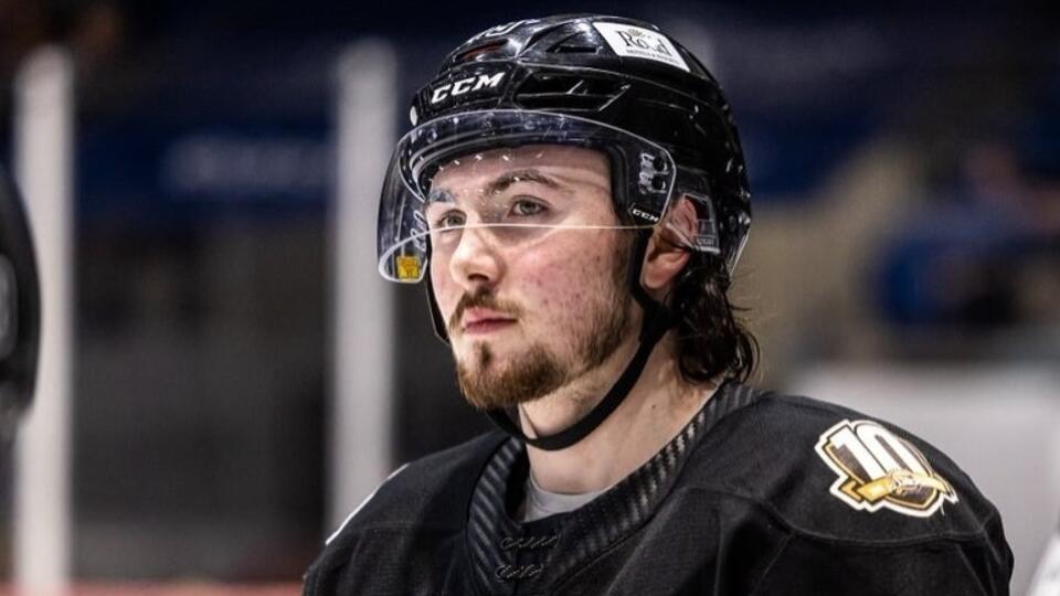 Iba 19-ročný kanadský hokejista ukončil kariéru pre traumatické poranenie mozgu. Kapitán tímu Charlottetown Islanders, ktorý pôsobí v Quebec Major Junior Hockey League (QMJHL) uviedol, že mu hrozí demencia.