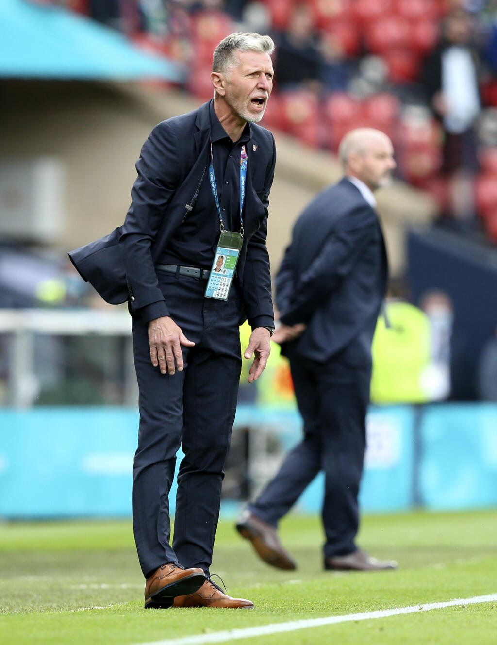 KK34 Glasgow - Český tréner Jaroslav Šilhavý počas zápasu základnej D-skupiny Škótsko - Česká republika na ME vo futbale 14. júna 2021 v Glasgowe. FOTO TASR/AP
Czech Republic's manager Jaroslav Silhavy reacts during the Euro 2020 soccer championship group D match between Scotland and the Czech Republic at Hampden Park in Glasgow, Scotland, Monday, June 14, 2021. (AP Photo/Robert Perry, Pool)