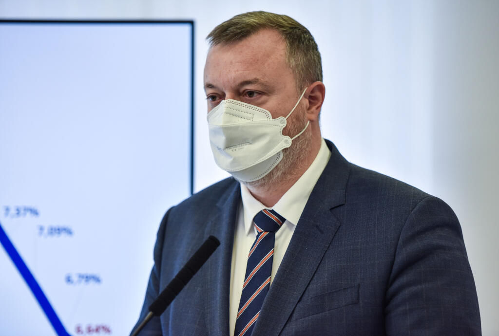 Na snímke minister práce, sociálnych vecí a rodiny SR Milan Krajniak (Sme rodina) počas tlačovej konferencie na tému Vývoj trhu práce 20. decembra 2021 v Bratislave. FOTO TASR - Pavol Zachar
