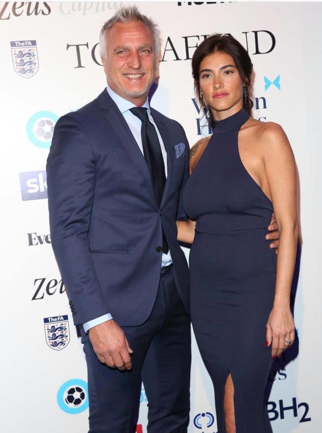 Futbalista David Ginola (53) žije s o 23- rokov mladšou Maevou.