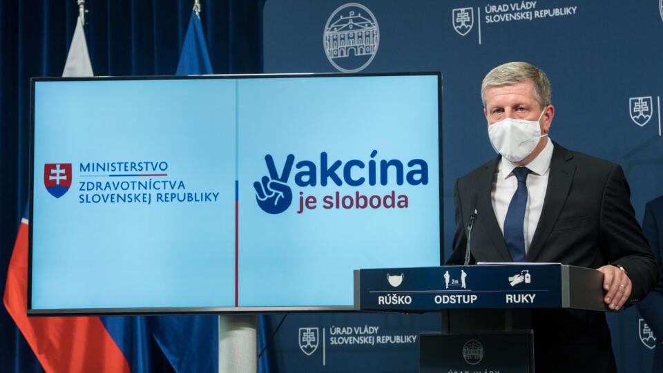 Na snímke minister zdravotníctva SR Vladimír Lengvarský (nominant OĽaNO) počas tlačovej konferencie k aktuálnej epidemiologickej situácii v súvislosti s COVID-19 v Bratislave v utorok 13. apríla 2021. FOTO TASR - Martin Baumann