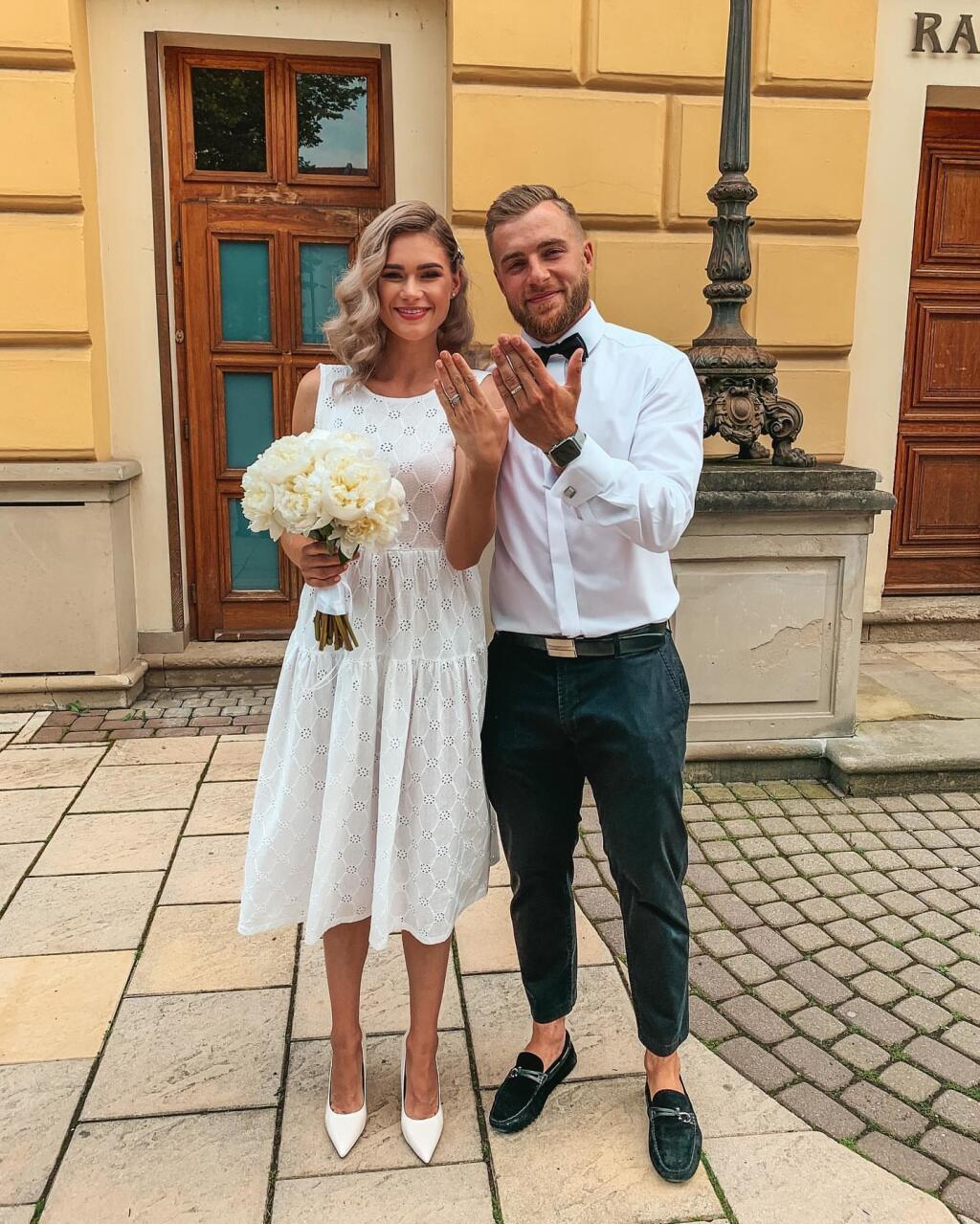 Hokejista Adama Jánošík si zobral za manželku šarmantnú Alexandru.
