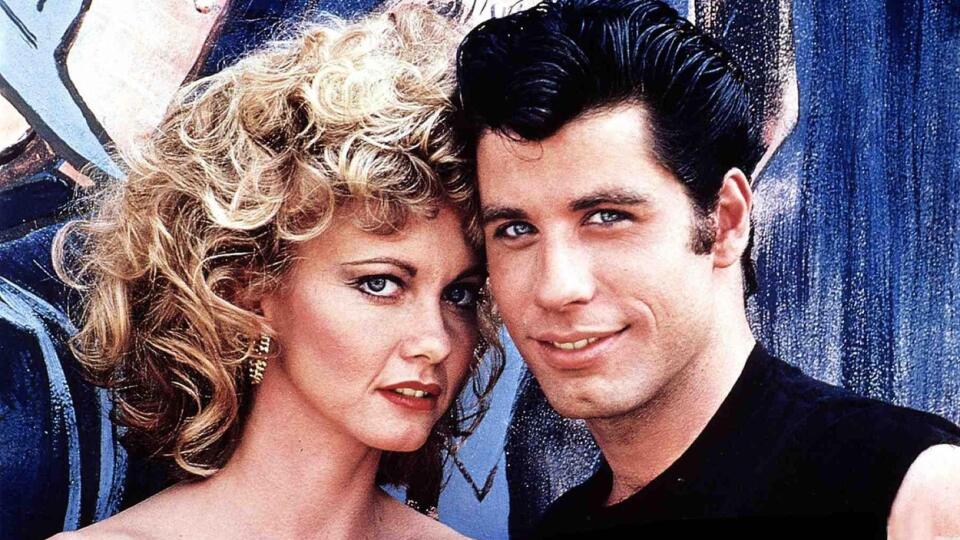 Olivia Newton-John a John Travolta v muzikáli Pomáda.