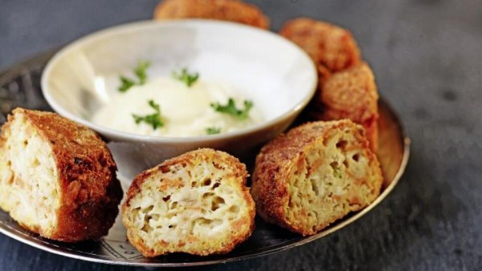 Ak chcete vegetariánsku verziu, klobásku nahraďte napríklad údeným tofu, alebo brokolicou.