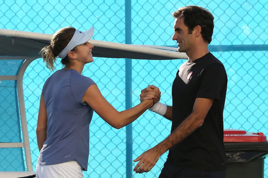 Na snímke je švajčiarska tenistka Belinda Benčičová a jej krajan Roger Federer.
