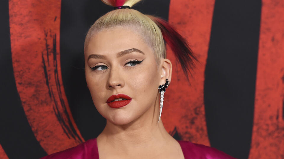 EBE 23 Los Angeles - Na snímke americká speváčka Christina Aguilerová prichádza na premiéru dobrodružnej filmovej drámy Mulan v kine El Captain Treatre v Los Angeles v noci na 10. marca 2020. FOTO TASR/AP
Christina Aguilera arrives at the Los Angeles premiere of "Mulan," at the Dolby Theatre, Monday, March 9, 2020. (Photo by Jordan Strauss/Invision/AP)