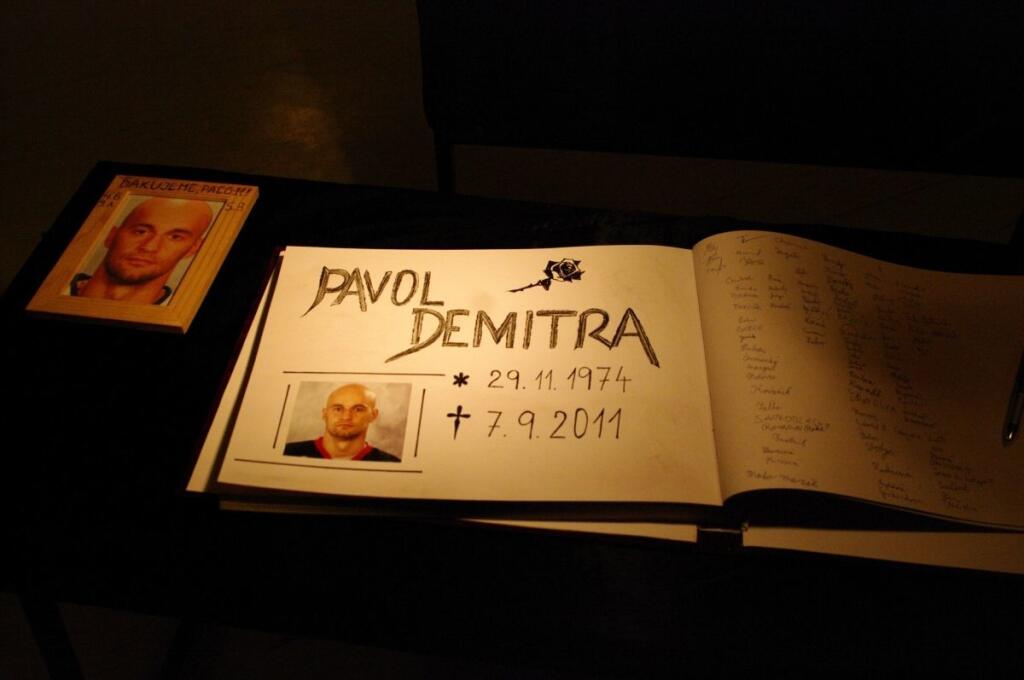 Do čierneho sa po tragickej smrti exkapitána