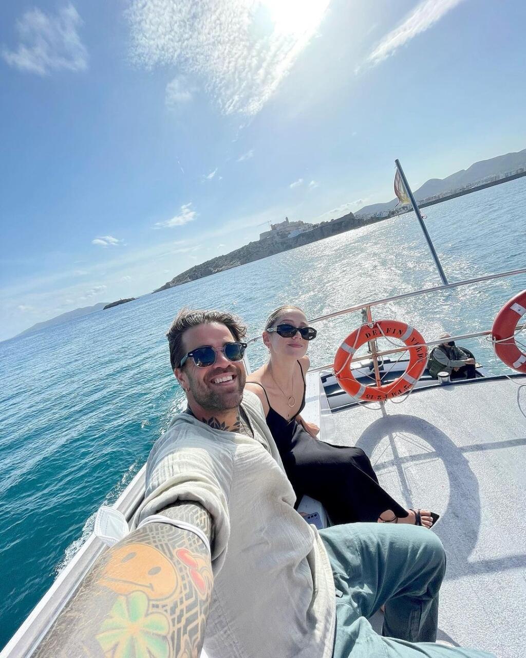 Dovolenkovou destináciou Šeba a Drobnej je už tradične Ibiza. Párik sa pochválil zábermi z opaľovania sa na pláži, z plavby loďou, ale aj zo spoločného kúpania v mori.