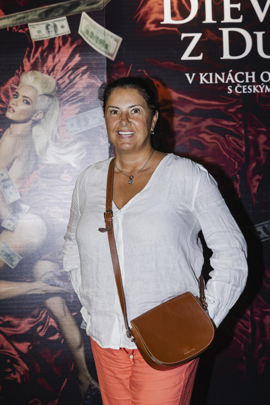 Na snímke moderátorka Iveta Malachovská prichádza na premiéru filmu Dievčatá z Dubaja, ktorá sa konala v bratislavskom nákupnom centre Bory Mall.