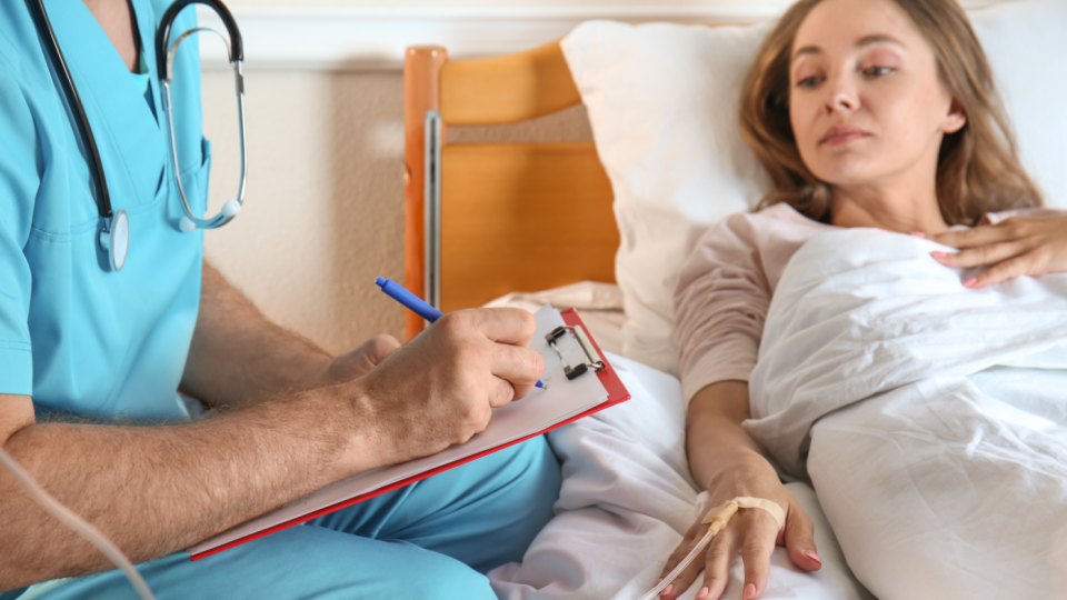 Pacienti si môžu vydýchnuť, dostanú sa aj k originálnym liekom. Poisťovňa však ubezpečuje, že aj biologicky podobné lieky sú celkom účinné a bezpečné.