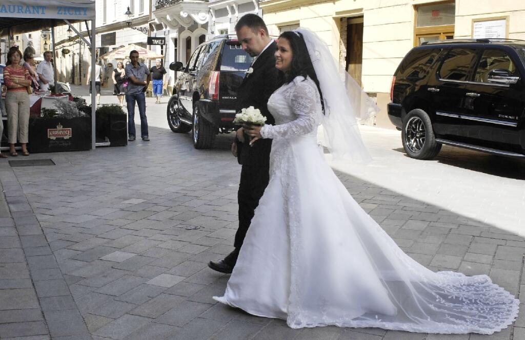 Poslanci zmierňujú podmienky. Mladomanželské pôžičky dostane viac ľudí
