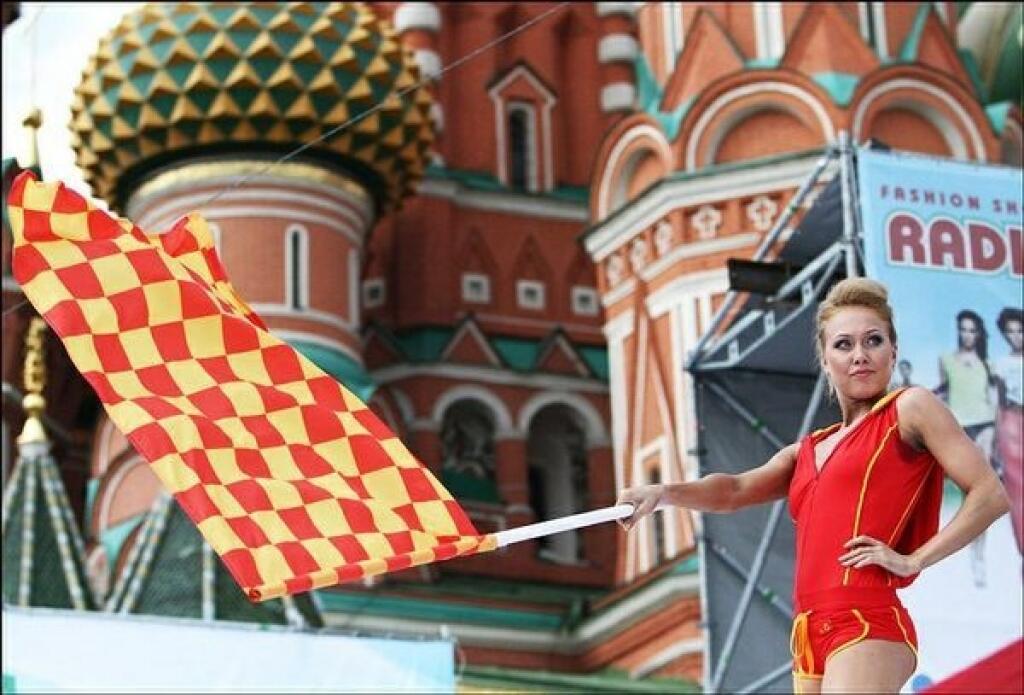 Showing moscow. Дефиле красная площадь. Дефиле на красной площади в воде.