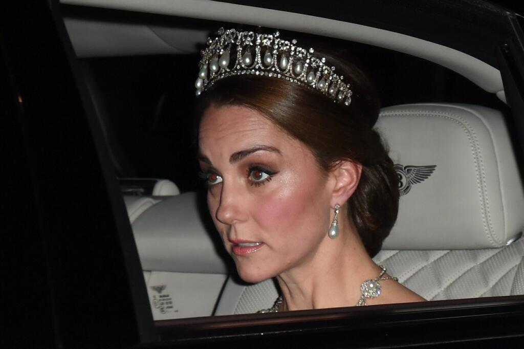 Vojvodkyňa Kate má na hlave korunku princeznej Diany.
