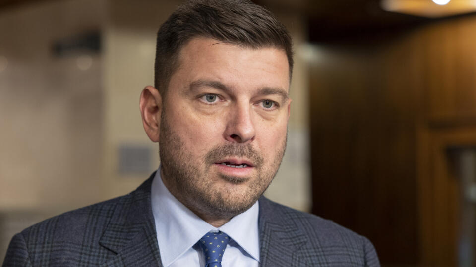 78. schôdza Národnej rady Slovenskej republiky počas ktorej sa poslanci rozhodujú o zotrvaní vlády Eduarda Hegera. Na snímke je Martin Borguľa.