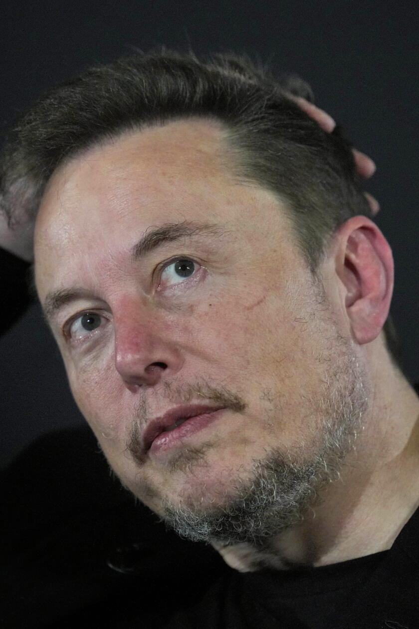 Elon Musk vrea să cumpere OpenAI, dar șeful companiei a refuzat oferta   
