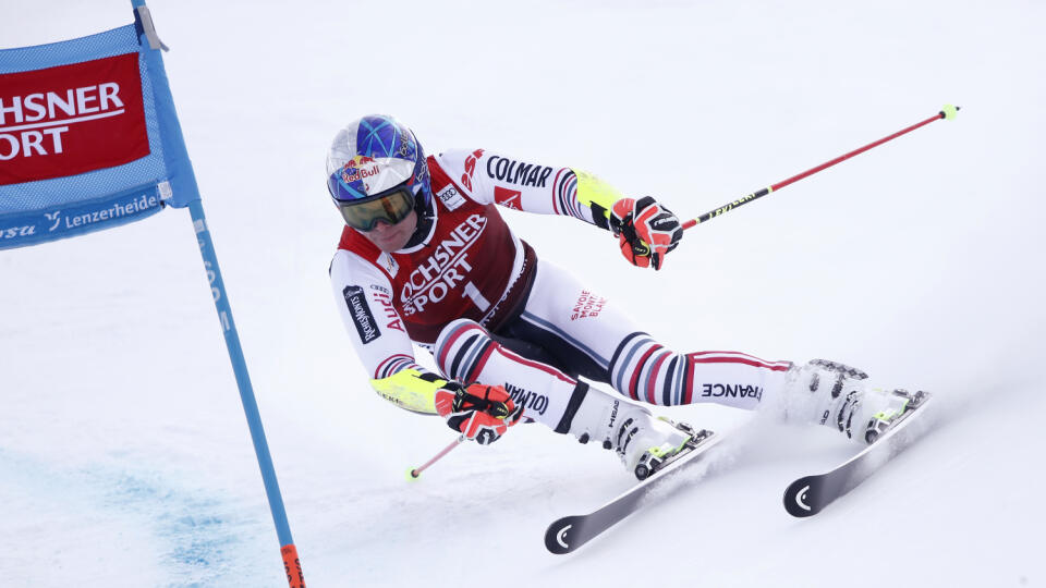 JB 2 Lenzerheide - Francúzsky lyžiar Alexis Pinturault v 1. kole obrovského slalomu Svetového pohára vo švajčiarskom Lenzerheide 20. marca 2021. FOTO TASR/AP
France's Alexis Pinturault competes during the first run of an alpine ski, World Cup men's giant slalom in Lenzerheide, Switzerland, Saturday, March 20, 2021. (AP Photo/Gabriele Facciotti)