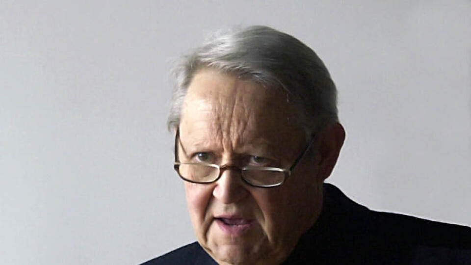 Günter Schabowski spustil pád Berlínskeho múru.