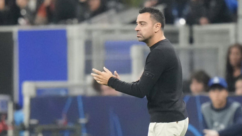 PK 10 Miláno - Na snímke tréner Barcelony Xavi Hernandez počas zápasu C-skupiny 3. kola skupinovej fázy Ligy majstrov vo futbale Inter Miláno - FC Barcelona v Miláne 4. októbra 2022. FOTO TASR/AP

Barcelona's head coach Xavi Hernandez gives instructions from the side line during the Champions League group C soccer match between Inter Milan and Barcelona at the San Siro stadium in Milan, Italy, Tuesday, Oct. 4, 2022. (AP Photo/Luca Bruno)