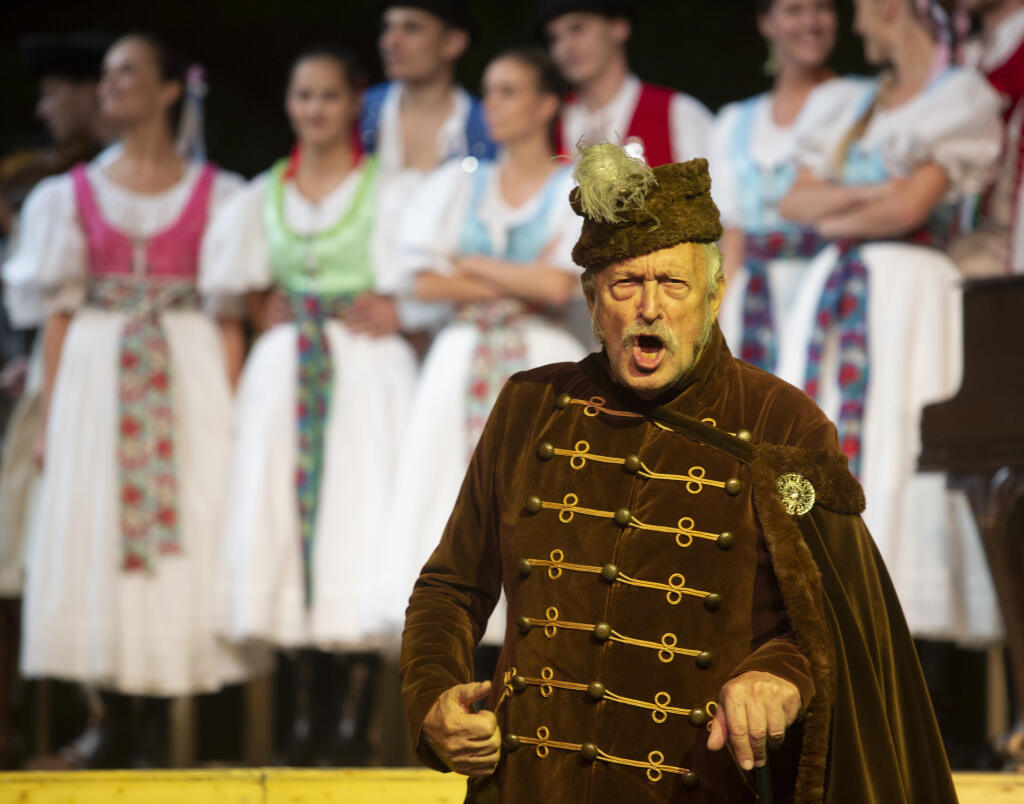 V predstavení Zmierenie alebo Dobrodružstvo pri obžinkoch.