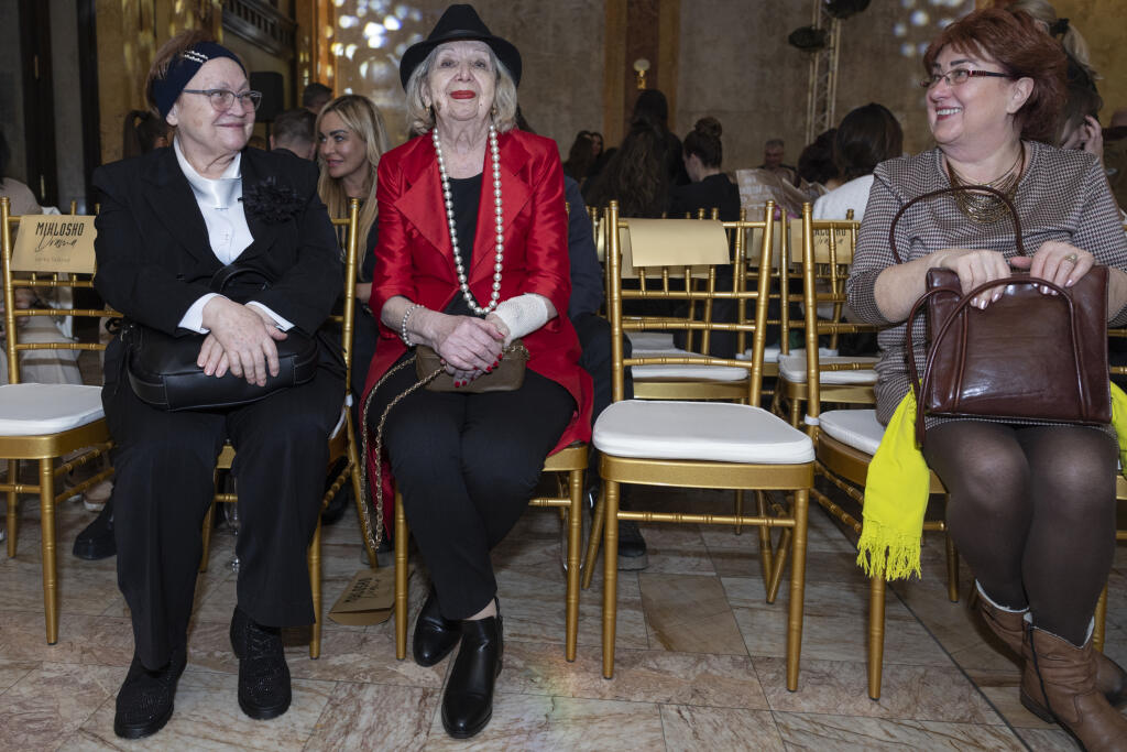 Mária Miklošková si na želanie syna obliekla červené sako.