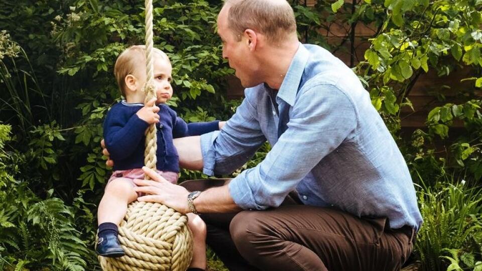 Malý Louis, brat princeznej Charlotte (5) a Georgea (7), slávi už 3. narodeniny.